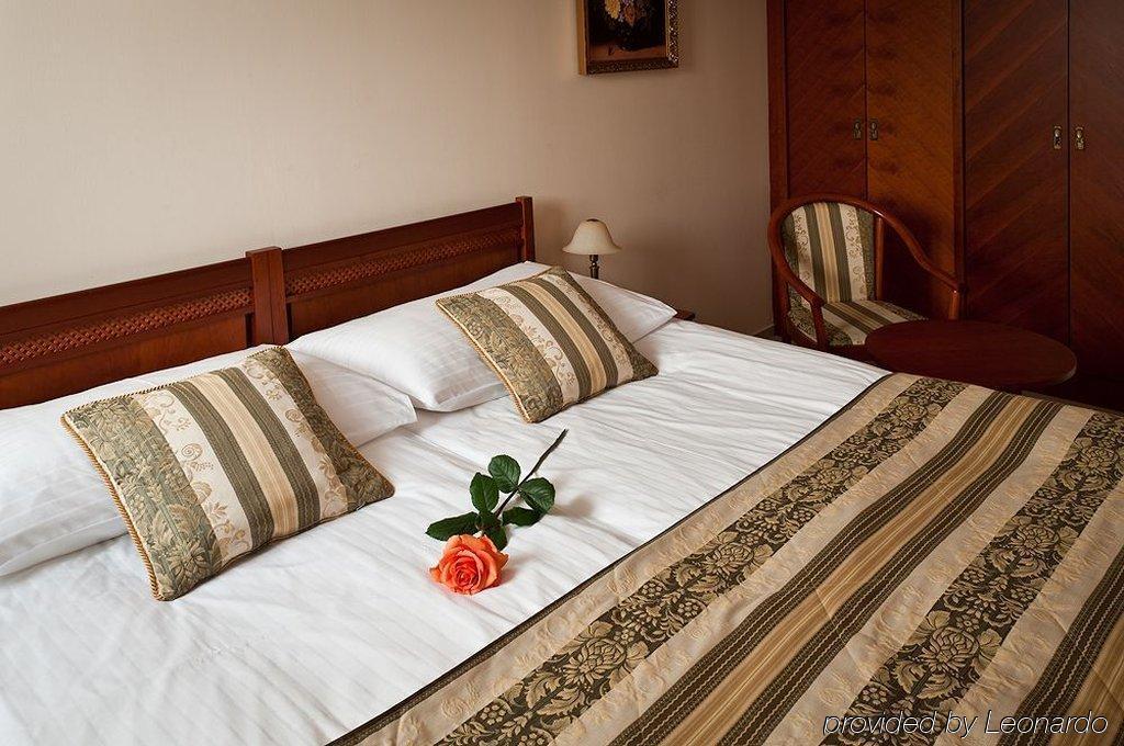 Amigo Centre Отель 4*